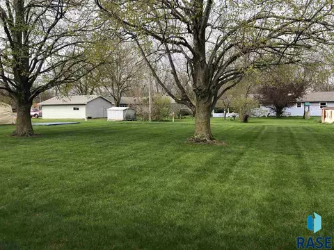629 S Relanto St, Freeman, SD 57029 photo 4