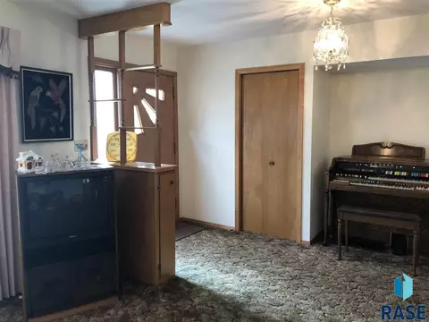 629 S Relanto St, Freeman, SD 57029 photo 6