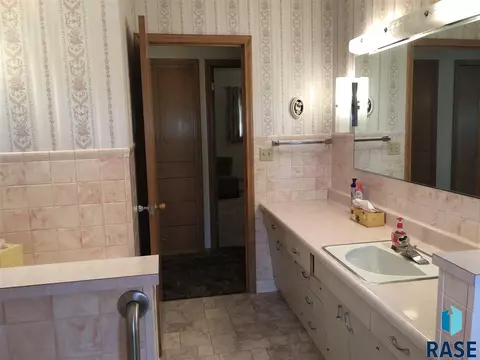 629 S Relanto St, Freeman, SD 57029 photo 19