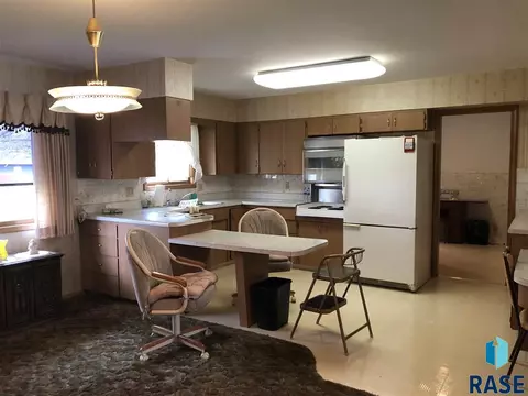 629 S Relanto St, Freeman, SD 57029 photo 8