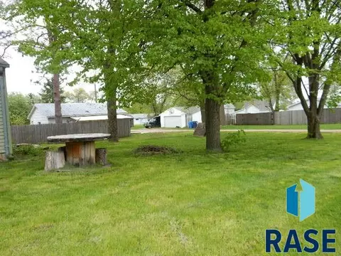 101 E 3rd St, Dell Rapids, SD 57022 photo 16