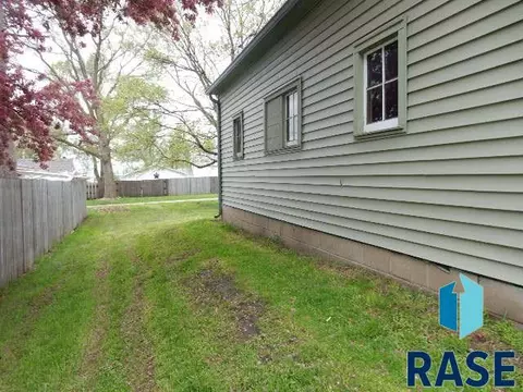 101 E 3rd St, Dell Rapids, SD 57022 photo 14