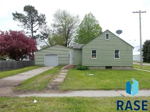 101 E 3rd St, Dell Rapids, SD 57022 photo 2