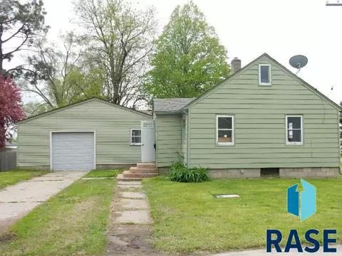101 E 3rd St, Dell Rapids, SD 57022 photo 1