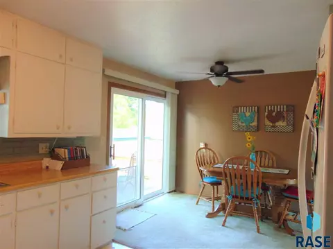 3805 E Claudette Dr, Sioux Falls, SD 57103 photo 8