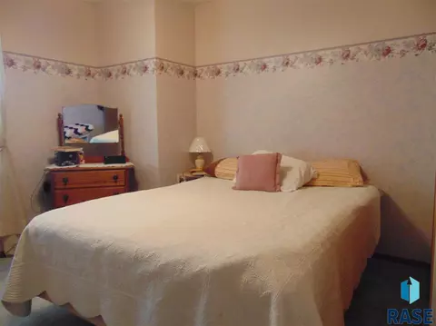 3805 E Claudette Dr, Sioux Falls, SD 57103 photo 12