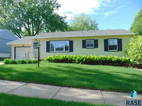 3805 E Claudette Dr, Sioux Falls, SD 57103 photo 1