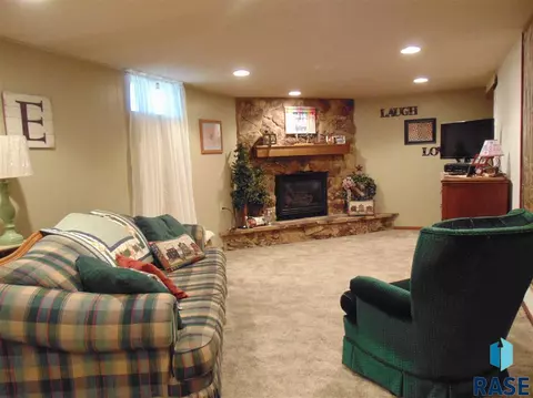 3805 E Claudette Dr, Sioux Falls, SD 57103 photo 17