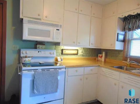 3805 E Claudette Dr, Sioux Falls, SD 57103 photo 7