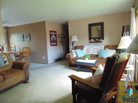 3805 E Claudette Dr, Sioux Falls, SD 57103 photo 3