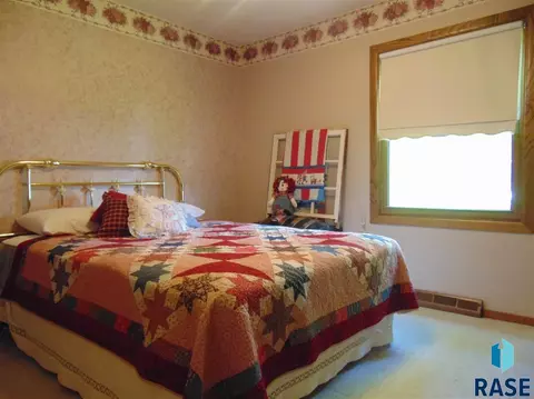 3805 E Claudette Dr, Sioux Falls, SD 57103 photo 10