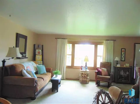 3805 E Claudette Dr, Sioux Falls, SD 57103 photo 5