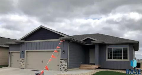 9517 W Keyrell Cir, Sioux Falls, SD 57106 photo 1