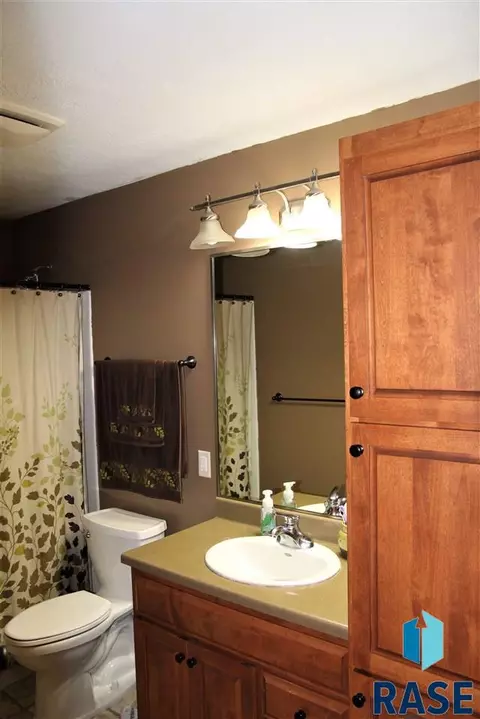 Undisclosed, Sioux Falls, SD 57106 photo 8