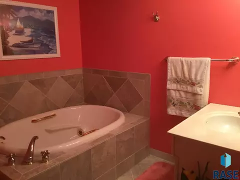 4309 E Shenandoah Trl, Sioux Falls, SD 57103 photo 14