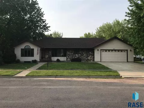 202 E 3rd St, Marion, SD 57043 photo 1