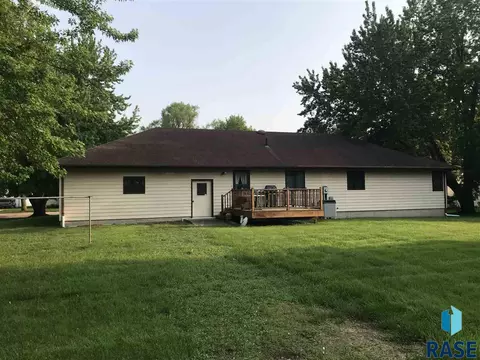 202 E 3rd St, Marion, SD 57043 photo 4
