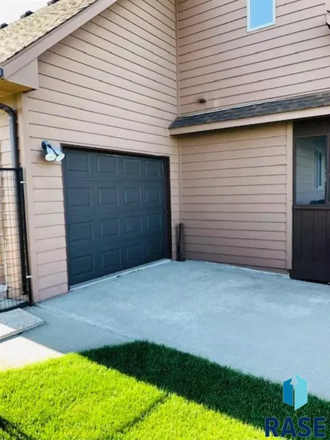 2405 N Devon Ave, Tea, SD 57064 photo 5