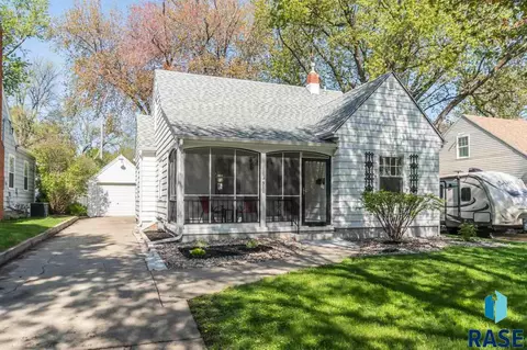 911 S 3rd Ave, Sioux Falls, SD 57104 photo 1