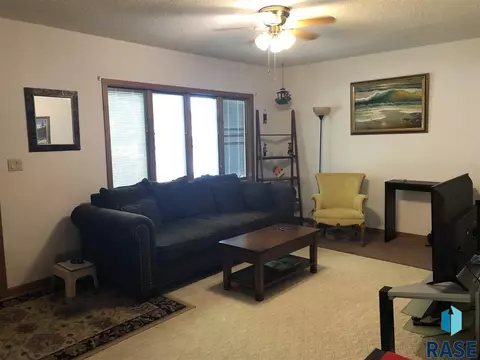 612 S Walnut St, Freeman, SD 57029 photo 6