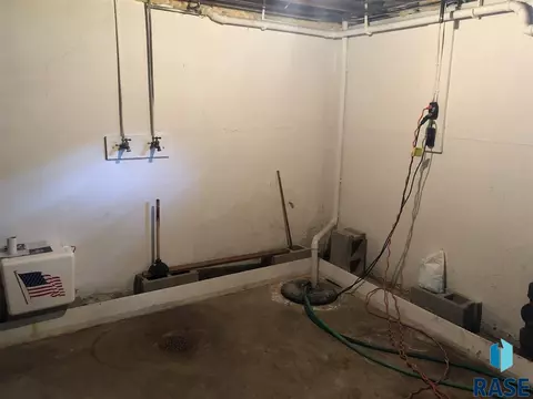 612 S Walnut St, Freeman, SD 57029 photo 16
