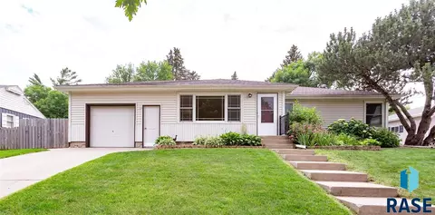 509 E 31st St, Sioux Falls, SD 57105 photo 1