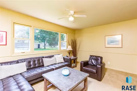 509 E 31st St, Sioux Falls, SD 57105 photo 9