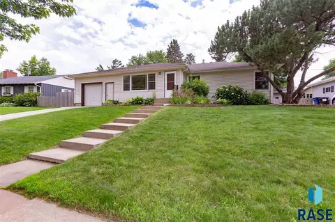 509 E 31st St, Sioux Falls, SD 57105 photo 2