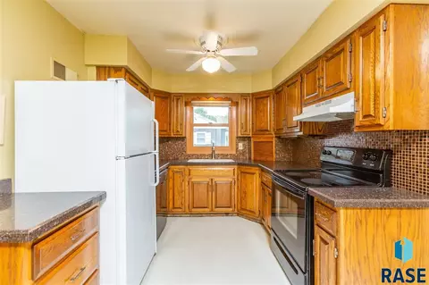 509 E 31st St, Sioux Falls, SD 57105 photo 6