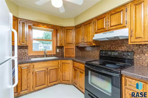 509 E 31st St, Sioux Falls, SD 57105 photo 5