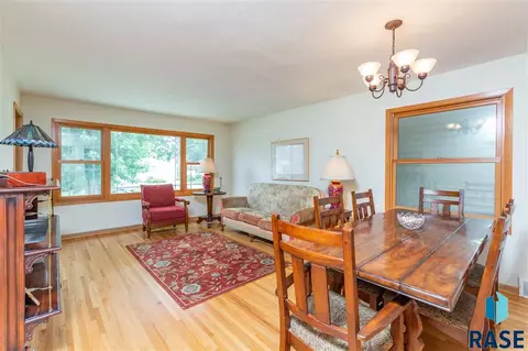 509 E 31st St, Sioux Falls, SD 57105 photo 4