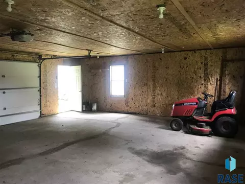 912 E 6th St, Freeman, SD 57029 photo 29
