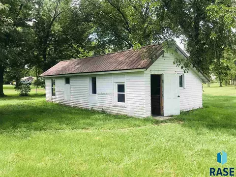 912 E 6th St, Freeman, SD 57029 photo 11