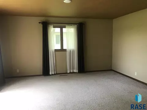 912 E 6th St, Freeman, SD 57029 photo 16