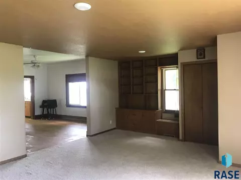 912 E 6th St, Freeman, SD 57029 photo 14