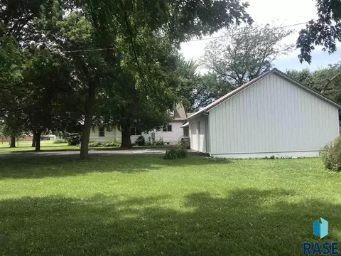 912 E 6th St, Freeman, SD 57029 photo 9