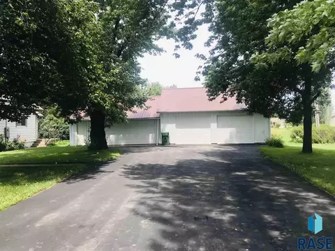 912 E 6th St, Freeman, SD 57029 photo 5