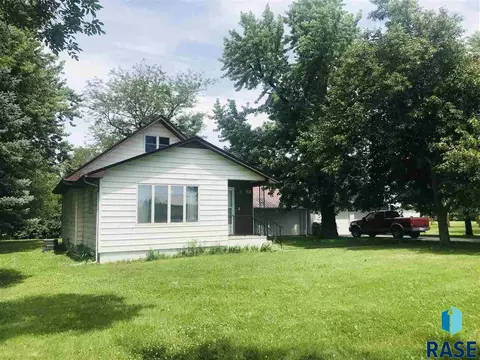 912 E 6th St, Freeman, SD 57029 photo 3