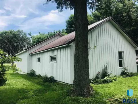 912 E 6th St, Freeman, SD 57029 photo 8