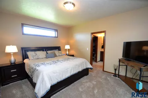 Undisclosed, Sioux Falls, SD 57106 photo 14