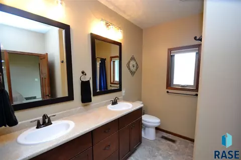 Undisclosed, Sioux Falls, SD 57106 photo 17