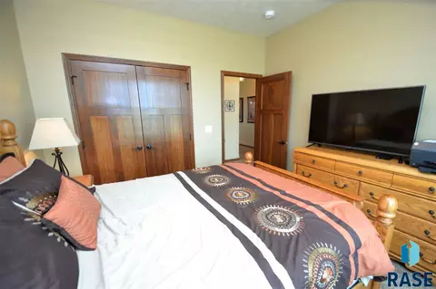 Undisclosed, Sioux Falls, SD 57106 photo 21