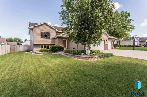 7012 S Crane Ave, Sioux Falls, SD 57108 photo 1