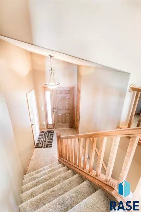 7012 S Crane Ave, Sioux Falls, SD 57108 photo 3