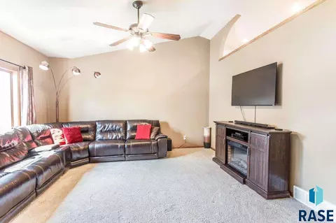 7012 S Crane Ave, Sioux Falls, SD 57108 photo 5
