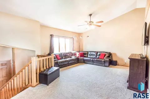 7012 S Crane Ave, Sioux Falls, SD 57108 photo 4