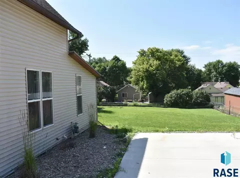 1509 E 12th St, Sioux Falls, SD 57103 photo 2