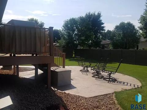 411 E Lightner Ave, Salem, SD 57058 photo 4