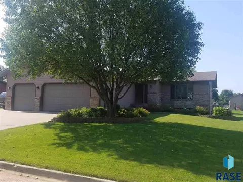 411 E Lightner Ave, Salem, SD 57058 photo 2