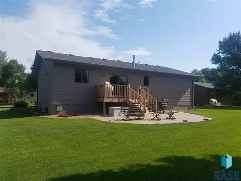 411 E Lightner Ave, Salem, SD 57058 photo 3